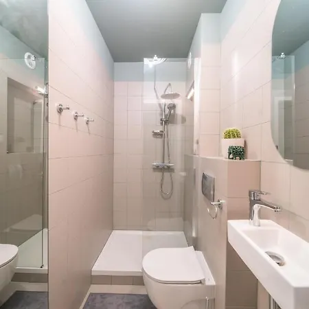 Fala Metro Sgh Klub Stodola Parking Parkview Fast Wifi شقة *