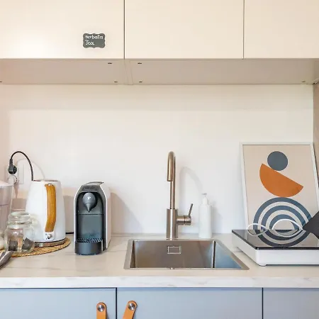 Apartament Fala By Metro No-Ac Rolety Blackout A Fan Self-Checkin Parkview 30Min Metro To Narodowy Stadium Klub Stodola Sgh Public Parking Fast Wifi *