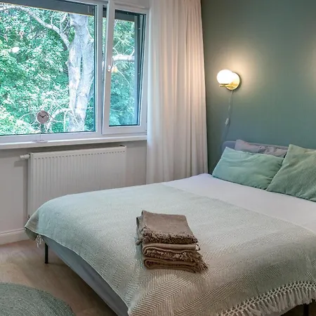 Apartament Fala By Metro No-Ac Rolety Blackout A Fan Self-Checkin Parkview 30Min Metro To Narodowy Stadium Klub Stodola Sgh Public Parking Fast Wifi Apartman Varsó