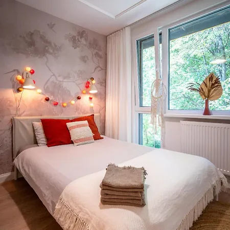 Apartament Fala By Metro No-Ac Rolety Blackout A Fan Self-Checkin Parkview 30Min Metro To Narodowy Stadium Klub Stodola Sgh Public Parking Fast Wifi Apartman *