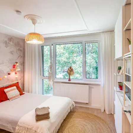 Apartament Fala By Metro No-Ac Rolety Blackout A Fan Self-Checkin Parkview 30Min Metro To Narodowy Stadium Klub Stodola Sgh Public Parking Fast Wifi * Varsó