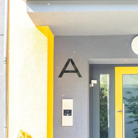 Apartament Fala By Metro No-Ac Rolety Blackout A Fan Self-Checkin Parkview 30Min Metro To Narodowy Stadium Klub Stodola Sgh Public Parking Fast Wifi Varsó