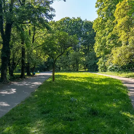 Apartament Fala By Metro No-Ac Rolety Blackout A Fan Self-Checkin Parkview 30Min Metro To Narodowy Stadium Klub Stodola Sgh Public Parking Fast Wifi Varsó